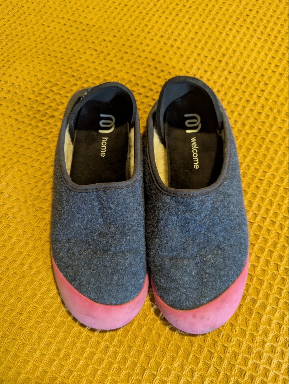 mahabis Slip-On Wool Slippers in Gray with Pink Toe, 7.5